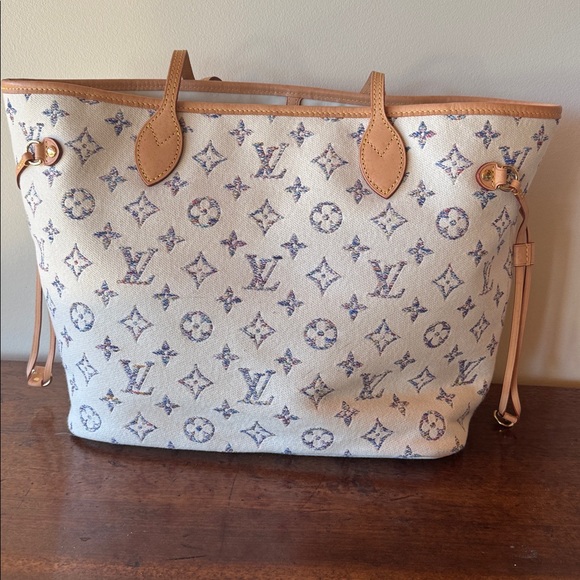 Louis Vuitton Cream and Tan Monogram Tote - Picture 3 of 8